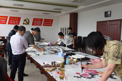 濰坊市文聯(lián)文藝志愿服務走進安丘山區(qū)，點亮鄉(xiāng)村文藝創(chuàng)作之光